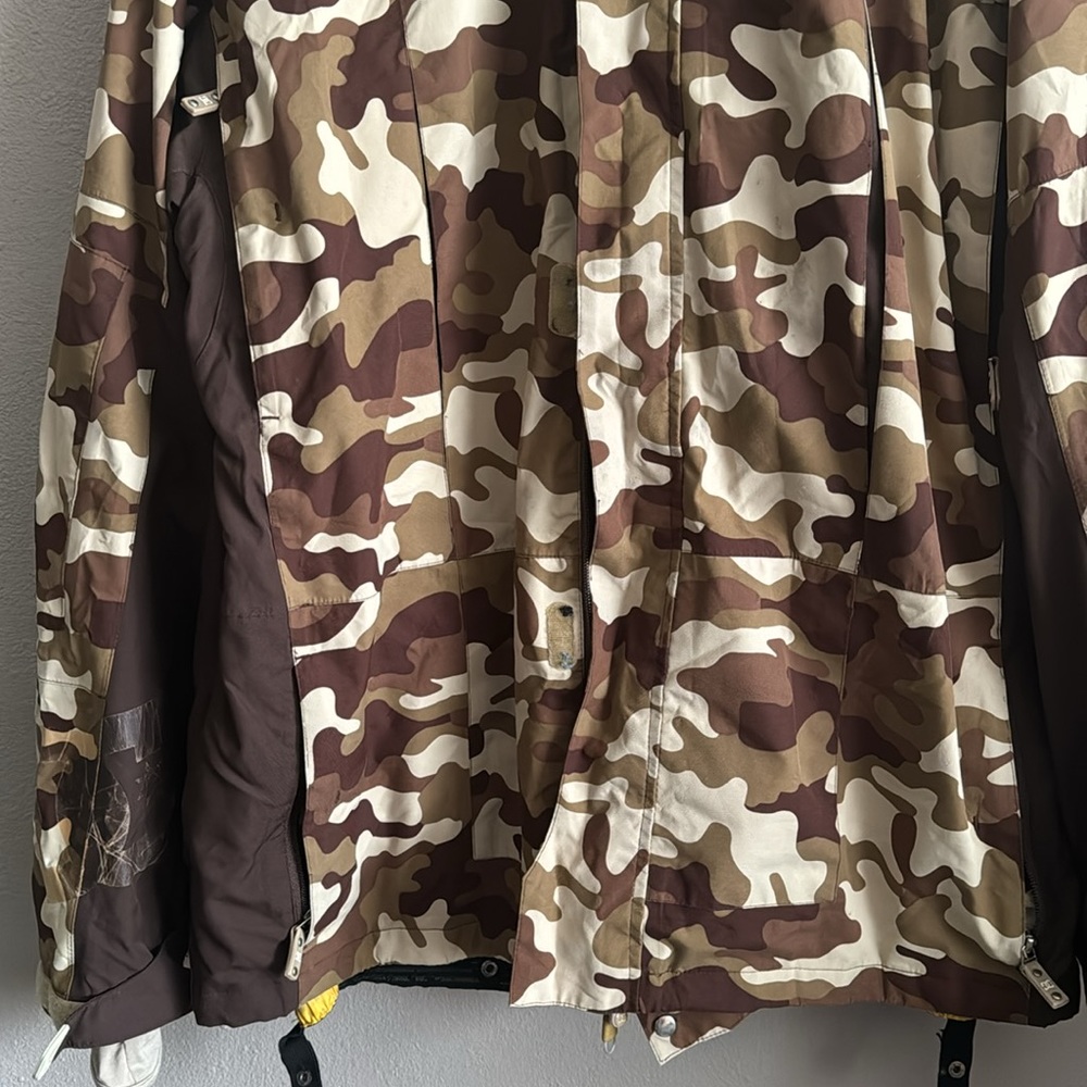 Dc men’s snowboarding jacket - Picture 3 of 11